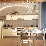Apartment 9, Centro