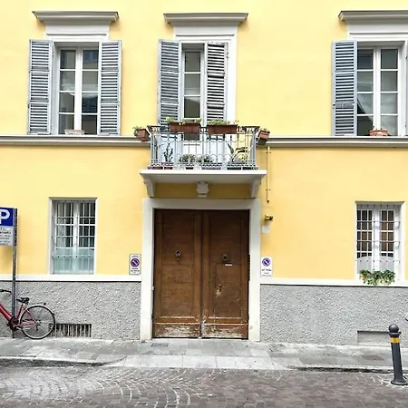 Apartment 9, Centro