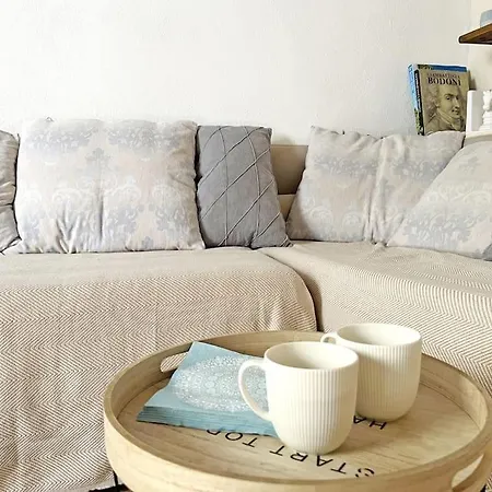 Apartment 9, Centro