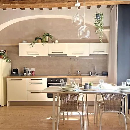 Apartment 9, Centro